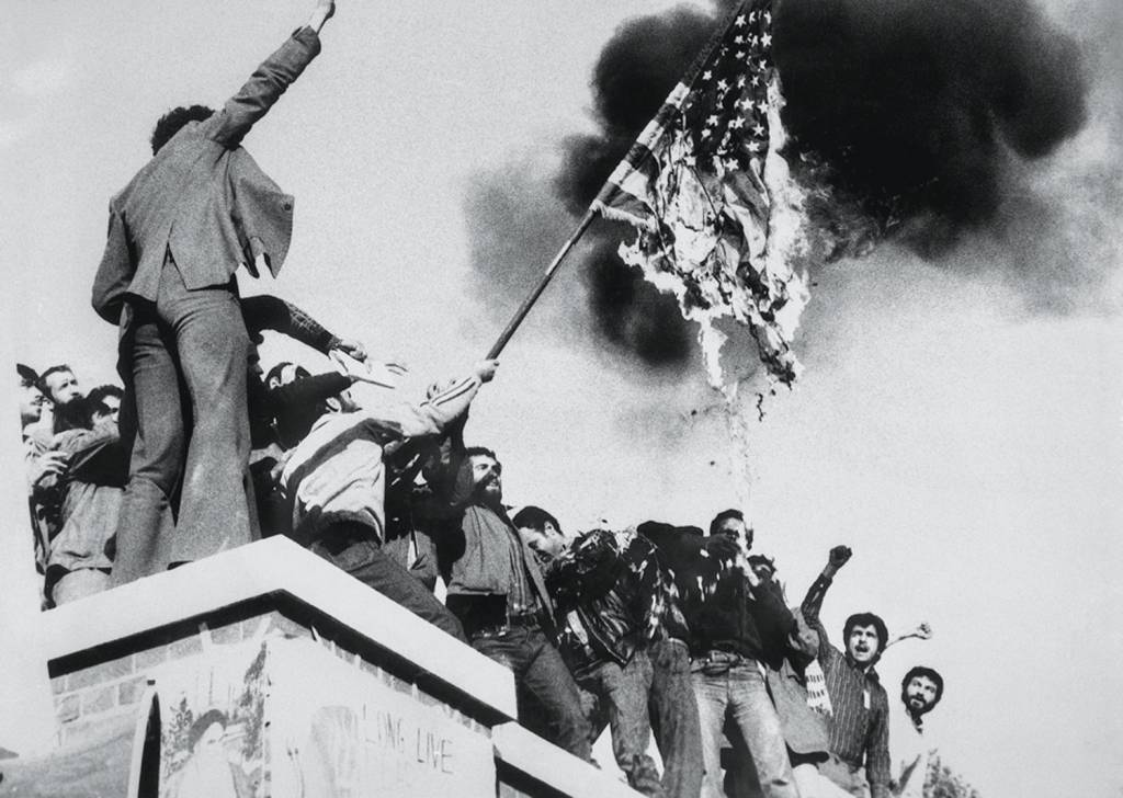 GettyImages-515303004.jpg PONTO DE PARTIDA - Cerco à embaixada americana em Teerã, em 1979: início de uma era de hostilidades