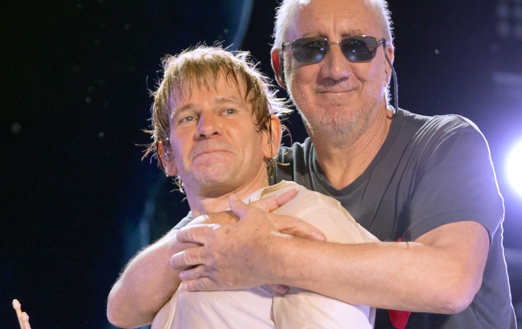 Zak Starkey (esq.): ele foi demitido, voltou e agora expulso de novo do The Who