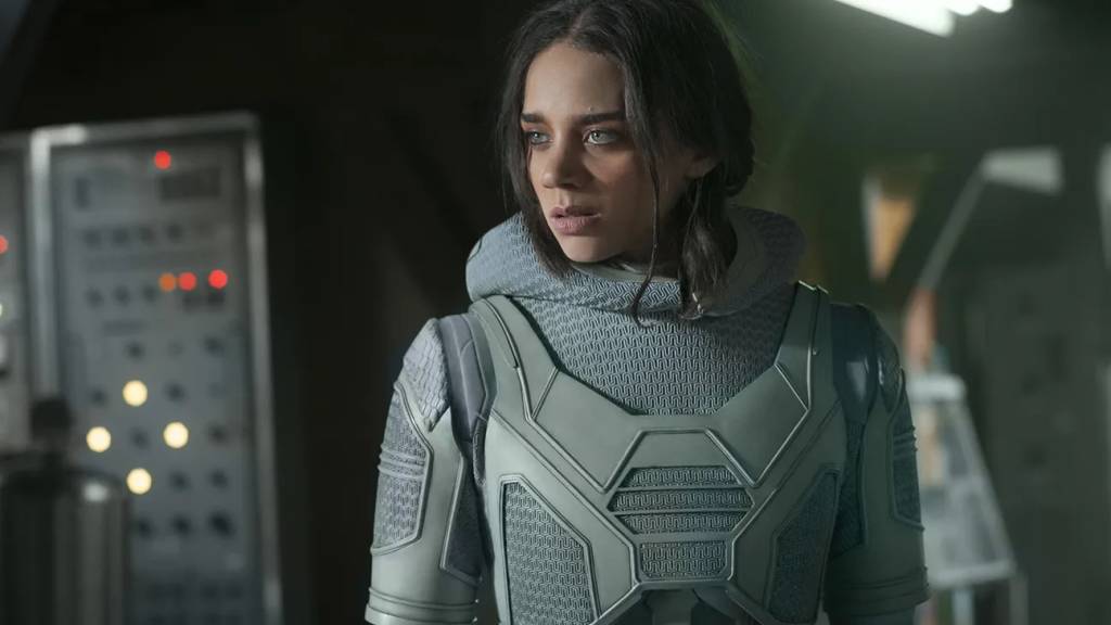 Hannah-John Kamen como Fantasma, personagem da Marvel -