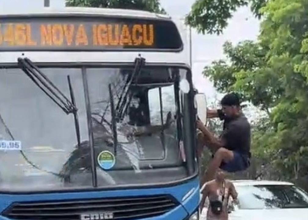 Ônibus é sequestrado na Zona Oeste do Rio de Janeiro