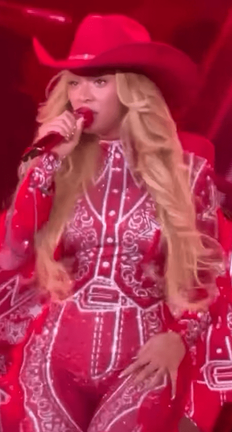Beyonce veste Moschino