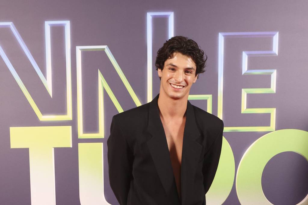 ‘Darwin’: Manuela Dias deu pista a sumiço de Pedro Waddington em Vale Tudo