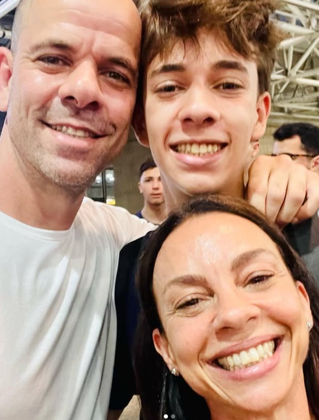 Carla Marins com o marido e o filho