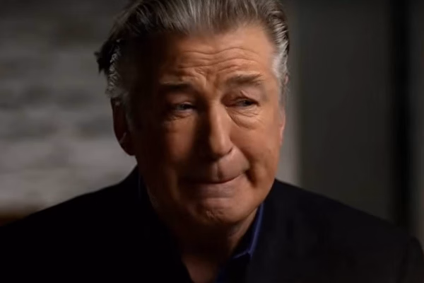 Em nova série, Alec Baldwin expõe impacto de tiro em set na família