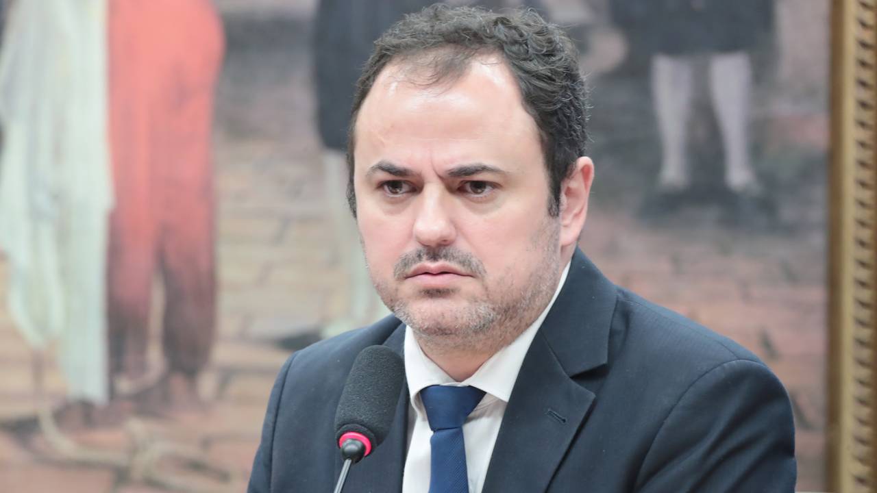 O deputado federal Glauber Braga (PSOL-RJ), na sessão da CCJ desta terça-feira, 29