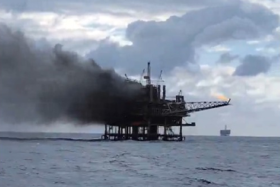 Incêndio atinge plataforma de petróleo Cherne 1 (PCH-1), da Petrobras, na Bacia de Campos