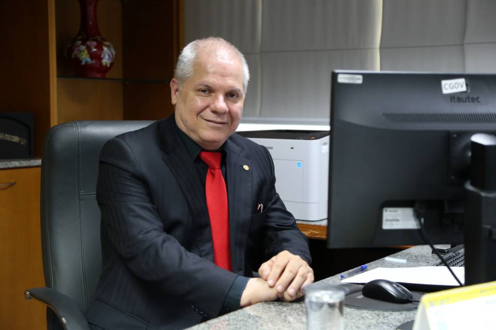 Ex-presidente do INSS é preso em operação da PF sobre fraudes contra aposentados