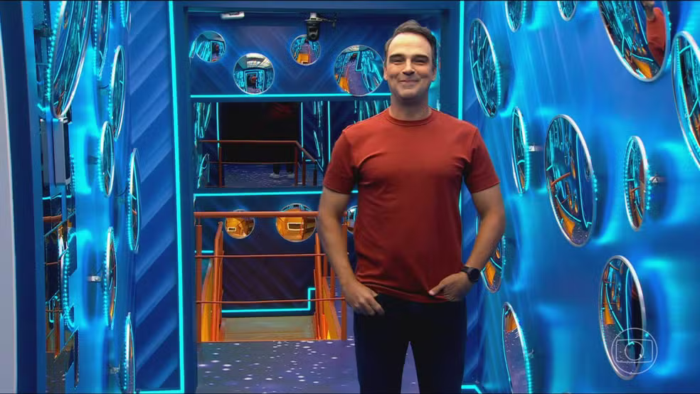 Tadeu Schmidt na casa do BBB 25