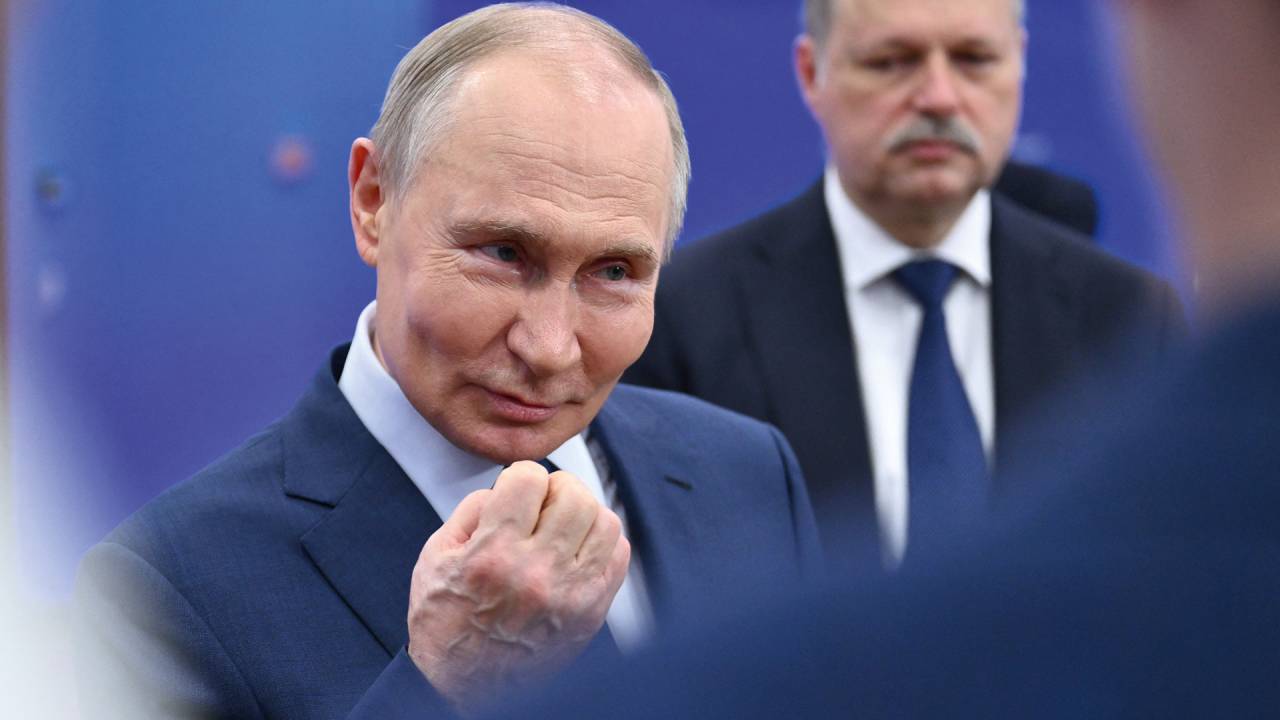 DITANDO O RITMO - Putin: apesar do empenho de Trump, ele arrasta o conflito quanto pode