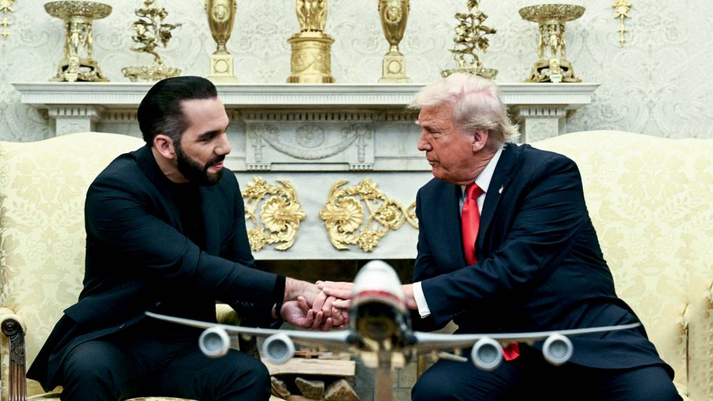 FILES-US-POLITICS-TRUMP-100DAYS-LAW MUY AMIGOS - Bukele com Trump na Casa Branca: ajuda contra imigrantes
