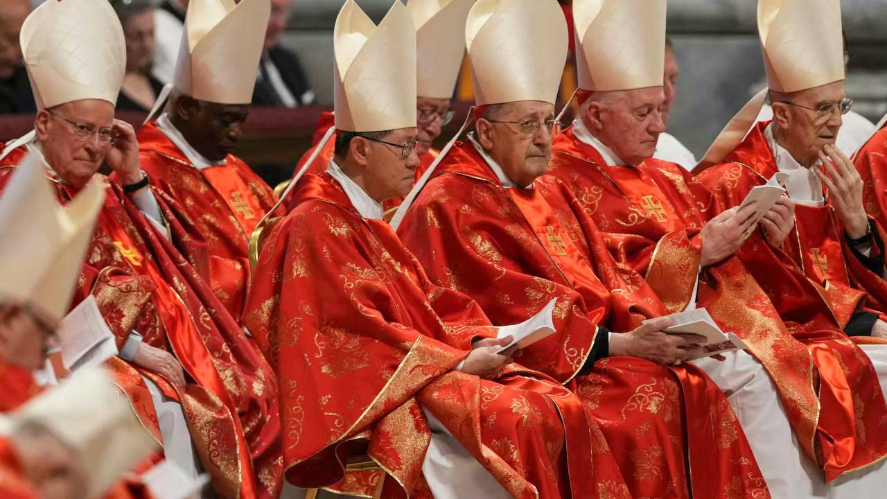 Cardeais reunidos na Basílica de São Pedro, no Vaticano. 07/05/2025