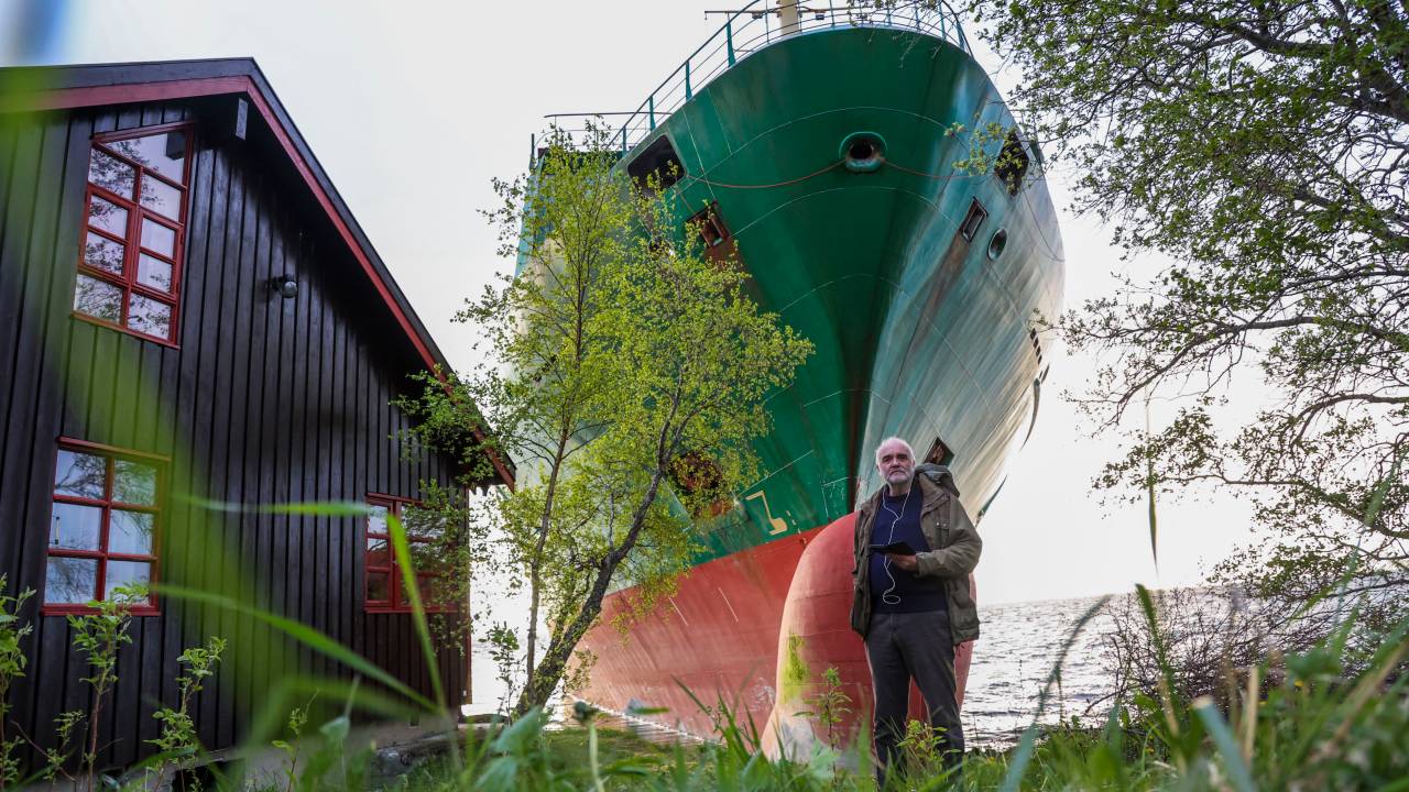 Navio cargueiro encalha em frente à casa do norueguês Johan Helberg. 22/05/2025