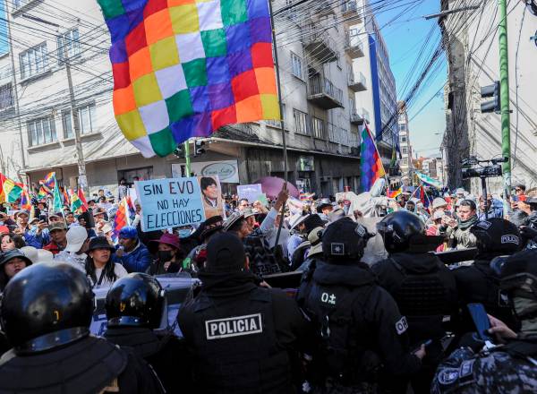 Manifestantes exigem o registro da candidatura presidencial do ex-presidente boliviano Evo Morales para as eleições de agosto. 28/05/2025