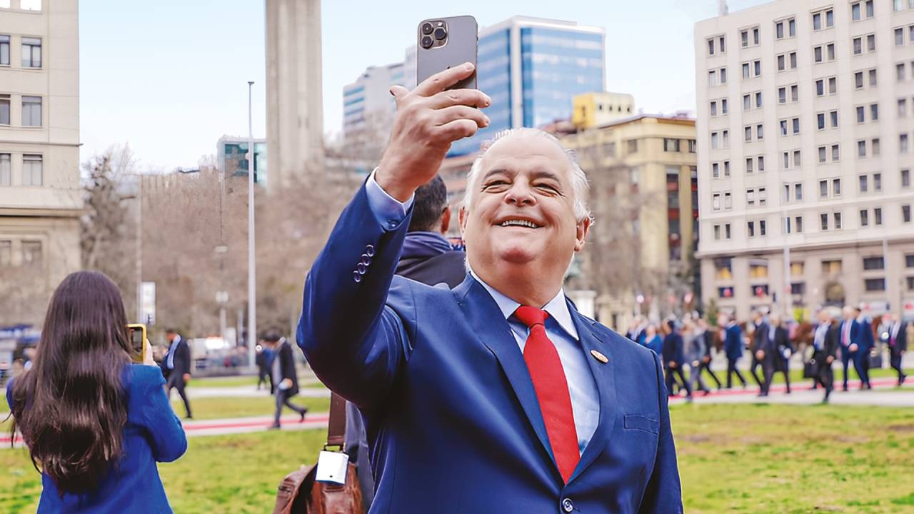 SOZINHO NA FOTO - França: único aliado do presidente no páreo paulista