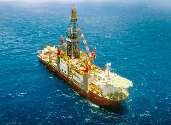 RUMO AO AMAPÁ - Navio-sonda destinado à área: bilhões de barris em águas profundas