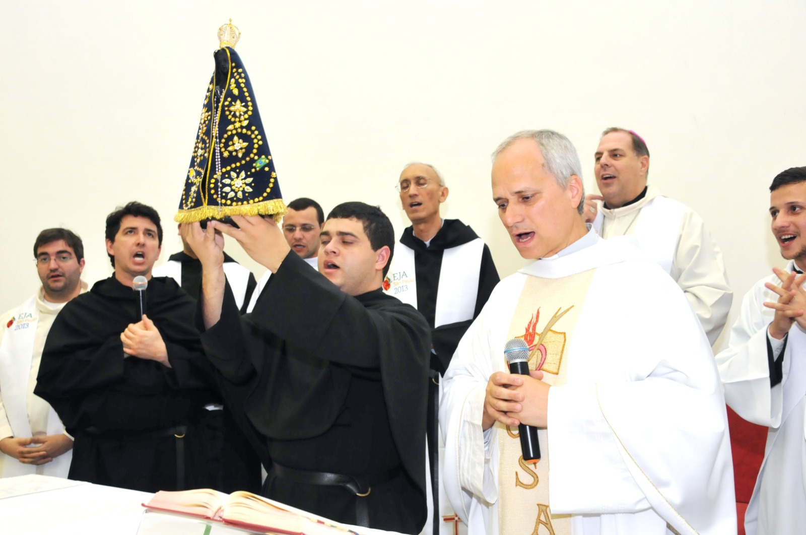 Papa Leão XIV durante missa no encontro de jovens