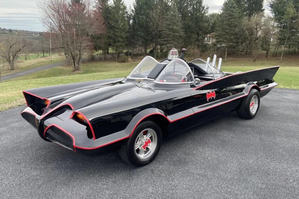 Réplica do batmóvel usado na série de TV dos anos 1960 vai a leilão