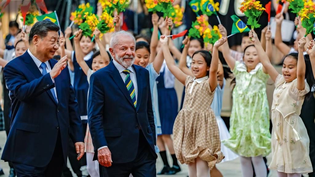 Em meio à batalha entre China e Estados Unidos, Brasil se inclina de vez a Pequim