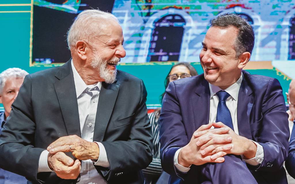 2—53822481330_b5c1249479_o.jpg ESFORÇO - O presidente com Pacheco: senador é a única alternativa em Minas