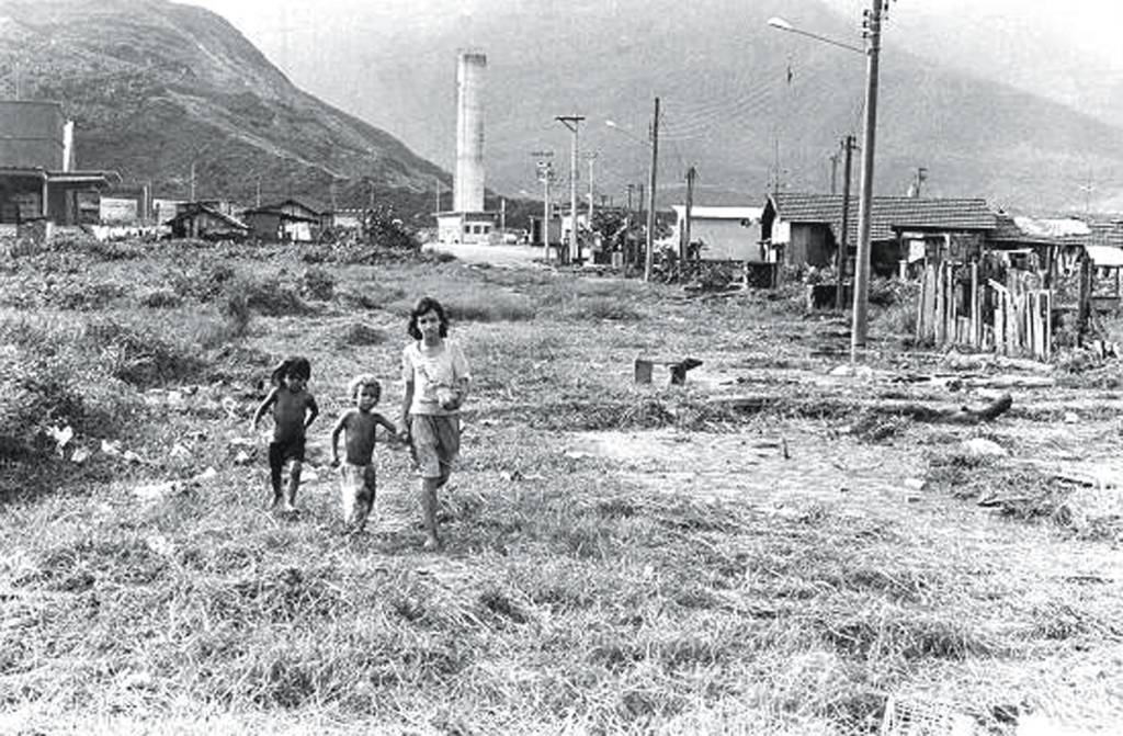 2—cfoto036u02.jpeg MUDANÇA - Vila Parisi nos anos 1980: bairro virou área de estacionamento