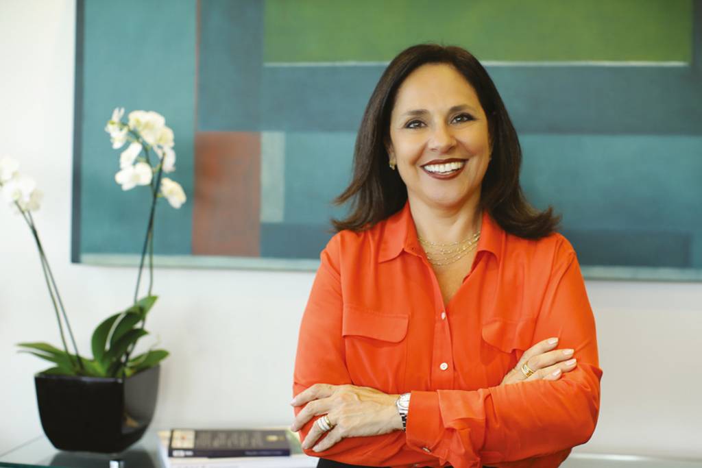 2D-(3)-SOFIA-1.jpeg ESTUDO E CAPACITAÇÃO - Sofia Esteves, 62, chegou a duvidar do próprio talento, mas superou as dificuldades recorrendo à capacitação. “Queria me qualificar mais e mais para provar a mim mesma que era boa o suficiente”, diz ela, que comanda uma empresa de RH.