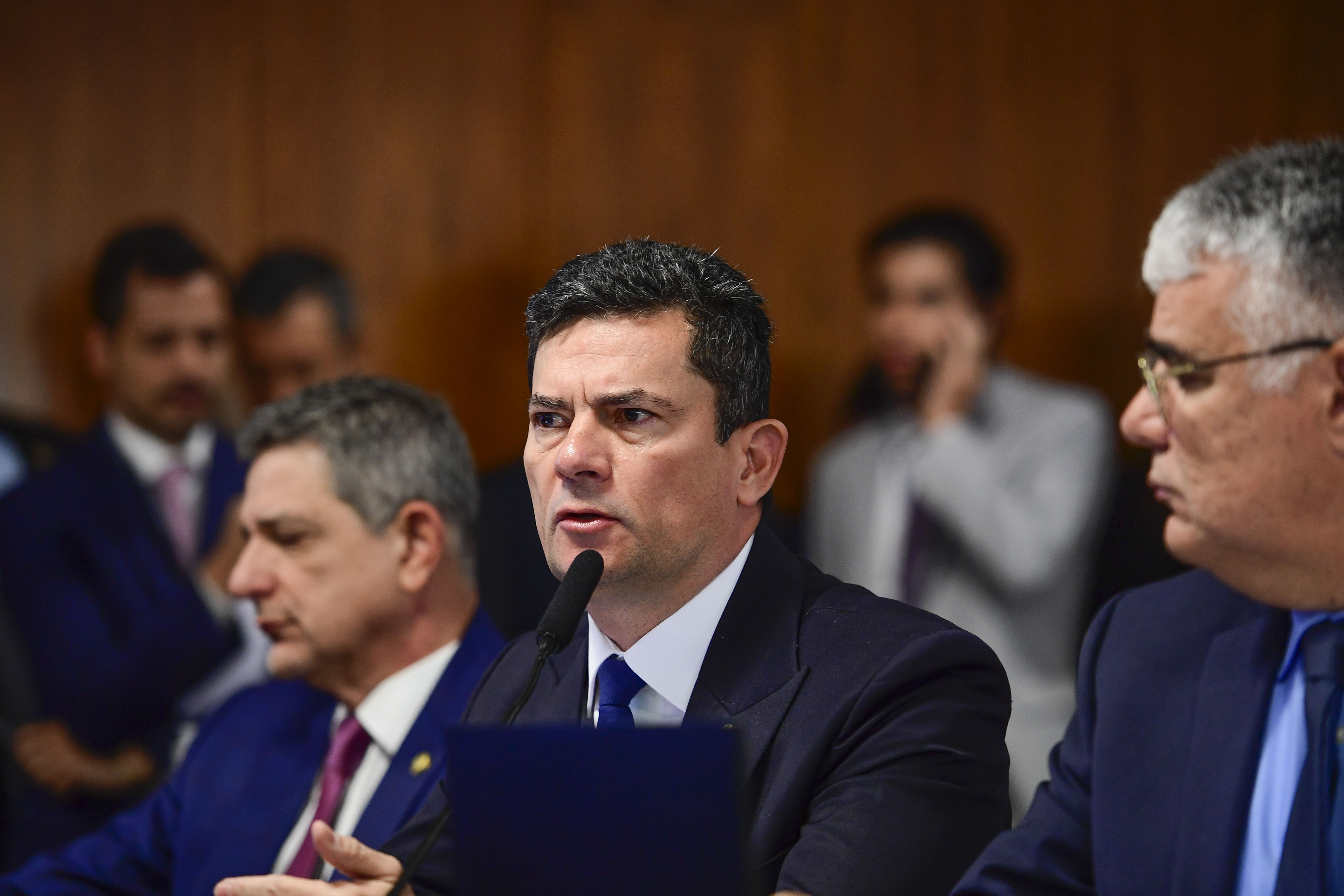 Ministro bate boca com Moro em audiência no Senado sobre fraudes do INSS