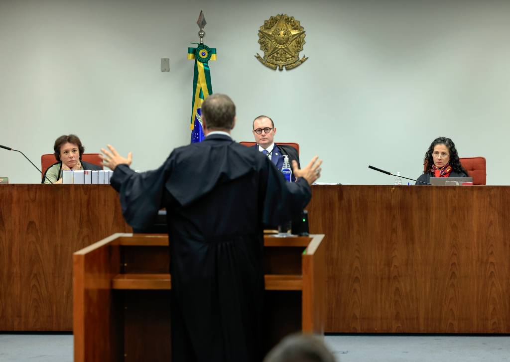 STF tem maioria para tornar réus mais 10 acusados por tentativa de golpe
