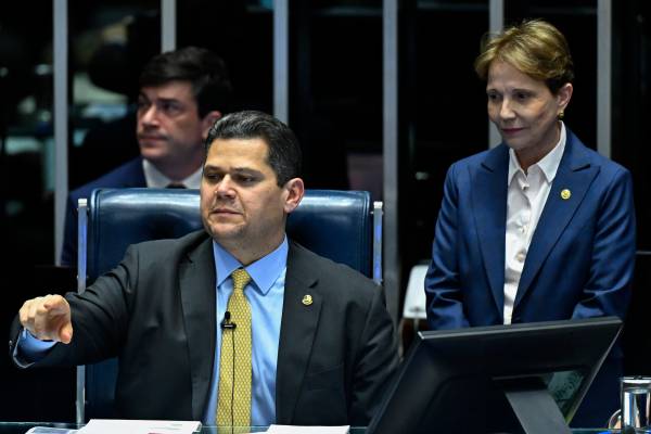 O presidente do Senado, Davi Alcolumbre, e a senadora Tereza Cristina