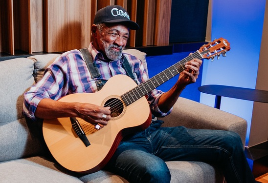 Cleber Augusto: novo álbum viabilizado com a ajuda da tecnologia e cooperação de outros artistas