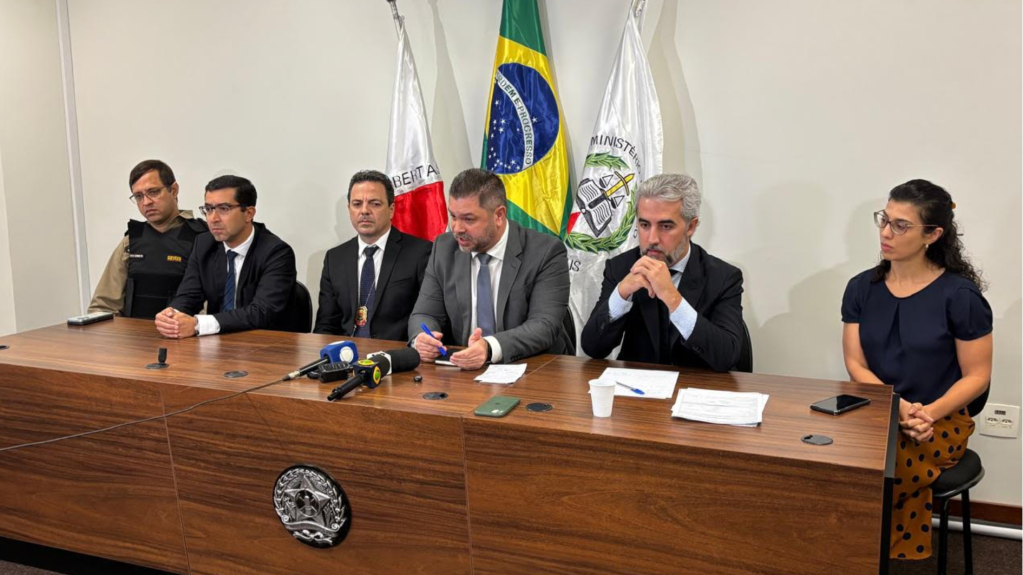 Coletiva de imprensa do MP com a PC de MG sobre adolescente de 14 anos morta em escola particular de Uberaba Coletiva de imprensa do MP com a PC de MG sobre adolescente de 14 anos morta em escola particular de Uberaba