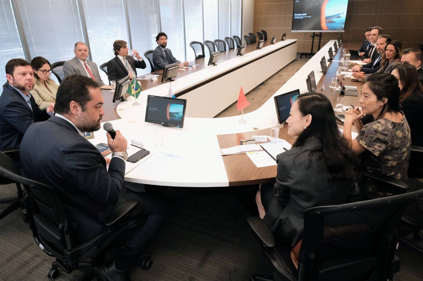 Governo do Rio se reúne com multinacional chinesa para atrair R$ 5 bilhões
