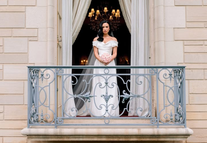 Demi Lovato: noiva participou de cada processo para a confecção de seu vestido de noiva