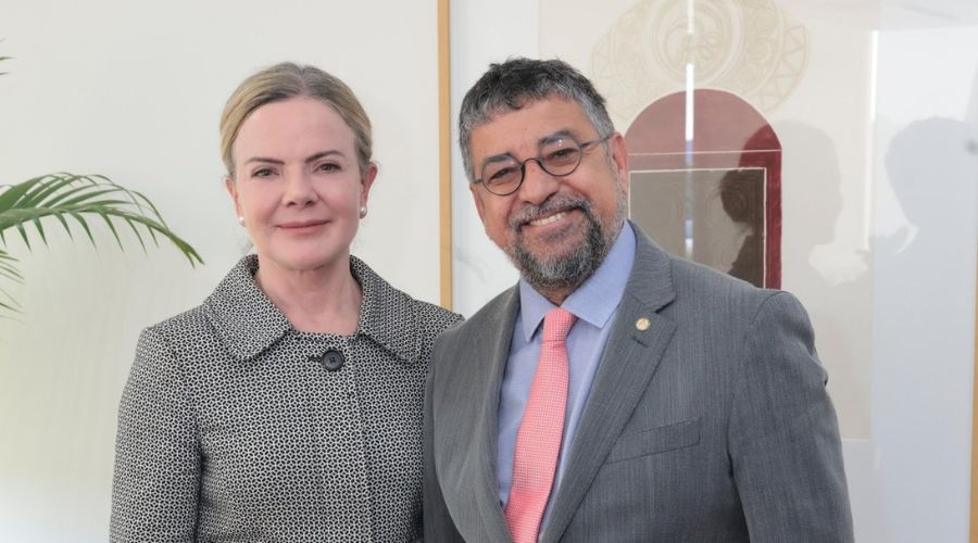 A ministra das Relações Institucionais Gleisi Hoffmann e o prefeito de Maricá Washinton Quaquá estiveram reunidos nesta segunda, 19, para tratar da sucessão na presidência do PT