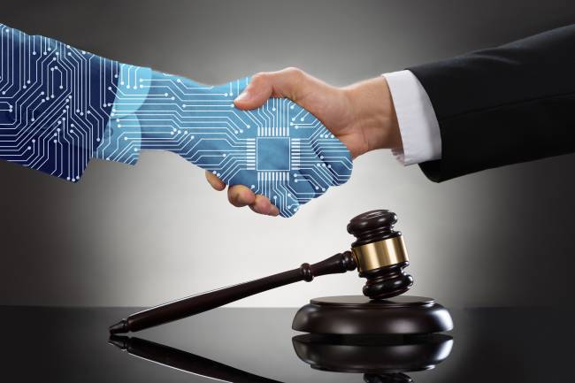 Mão robótica aperta mão humana Mão robótica aperta mão humana
