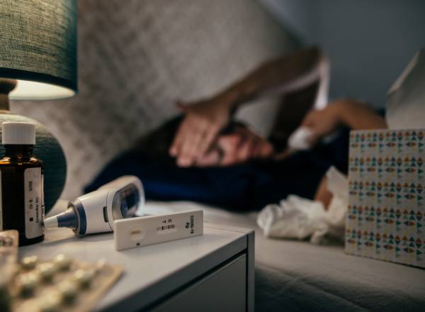 CUIDADOS - Importância de manter a vacinação em dia: um mesmo vírus pode causar sintomas leves em uma pessoa e quadro grave em outra, dependendo da idade, das comorbidades e da imunidade