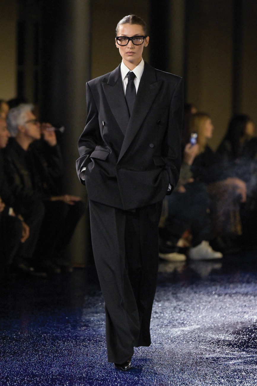 Saint Laurent – Paris Fashion Week RTW Spring 2025 – Runway Bella Hadid on the runway at Saint Laurent RTW Spring 2025 as part of Paris Ready to Wear Fashion Week on September 24, 2024 in Paris, France. (Photo by Giovanni Giannoni/WWD via Getty Images)