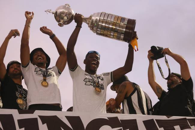 Botafogo Celebrate After Winning Their First Copa CONMEBOL Liberadores 2024 RIO DE JANEIRO, BRAZIL - DECEMBER 1: Luiz Henrique of Botafogo lifts the trophy during the celebrations after winning their first Copa CONMEBOL Libertadores on December 1, 2024 at Botafogo Beach in Rio de Janeiro, Brazil.