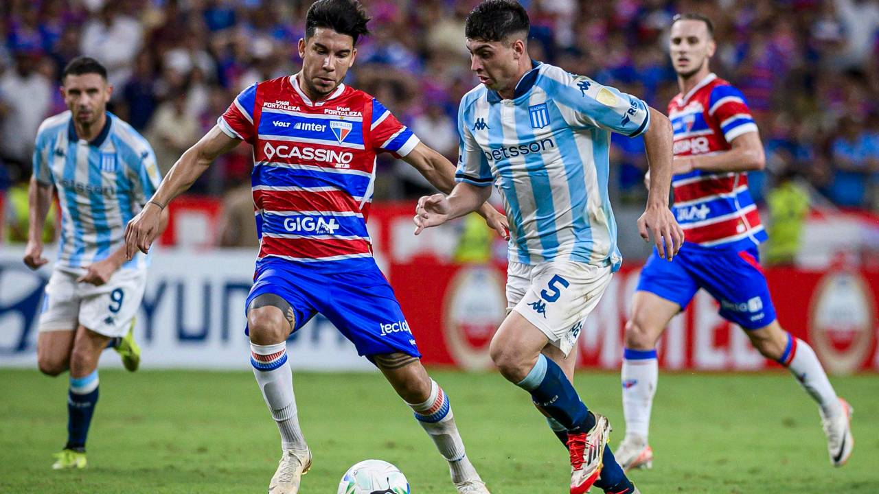FORTALEZA, BRAZIL - APRIL 1: Juan Nardoni of Racing (R) fights for possession against Pol Fernández of Fortaleza (L) during the CONMEBOL Copa Libertadores match between Fortaleza and Racing Club at Castelao Stadium on April 1, 2025 in Fortaleza, Brazil. (Photo by Davi Rocha/Sports Press Photo/Getty Images)