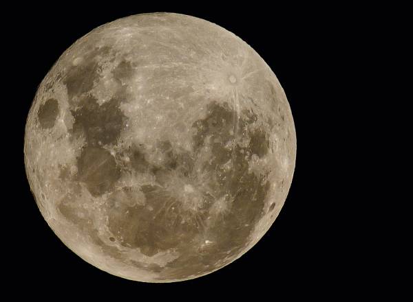 BASE - A grande rocha cinzenta que orbita o nosso planeta: ponto de partida para outras viagens pelo sistema solar