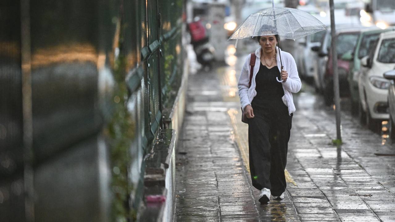 ANKARA, TURKIYE - APRIL 24: People struggle to walk under the evening rainfall in Ankara, Turkiye on April 24, 2025. (Photo by Ismail Kaplan/Anadolu via Getty Images)