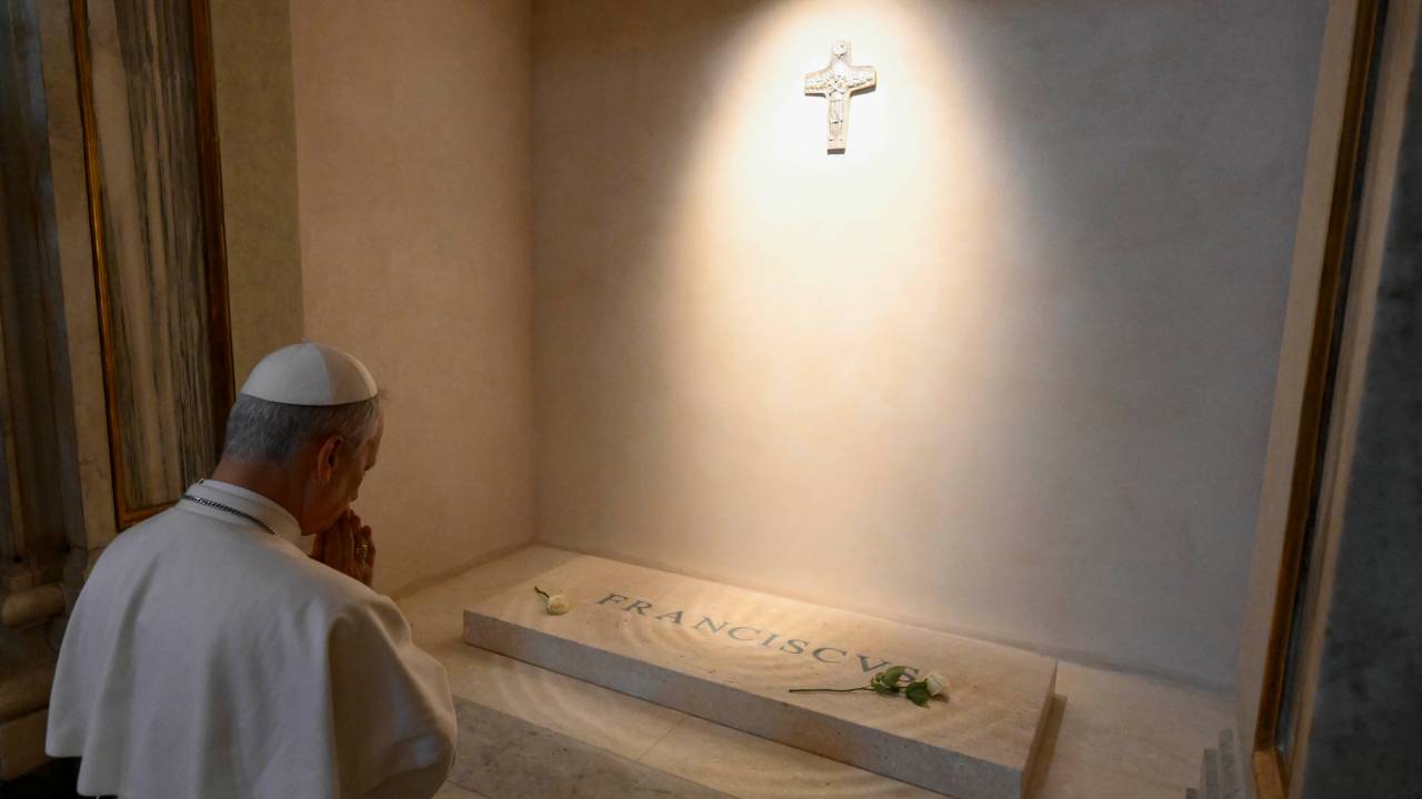 ROME, ITALY - MAY 10: Pope Leo XIV (formerly Robert Francis Prevost) pays tribute to the tomb of the late Pope Francis at St. Maria Maggiore Basilica, on May 10, 2025 in Rome, Italy. (Photo by Vatican Media/Vatican Pool - Corbis/Getty Images)