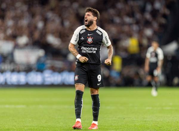 SAO PAULO, BRAZIL - MAY 18: Yuri Alberto Monteiro da Silva of Corinthians celebrates after scoring the team's first goal during a Brasileirao 2025 match between Corinthians and Santos at Neo Quimica Arena on May 18, 2025 in Sao Paulo, Brazil. (Photo by Caique Coufal/Sports Press Photo/Getty Images)