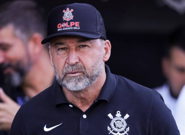 SAO PAULO, BRAZIL - MAY 18: President Augusto Melo of Corinthians looks on during the Campeonato Brasileiro match between Corinthians and Santos at Neo Quimica Arena on May 18, 2025 in Sao Paulo, Brazil. (Photo by Alessandro Brito/Eurasia Sport Images/Getty Images)