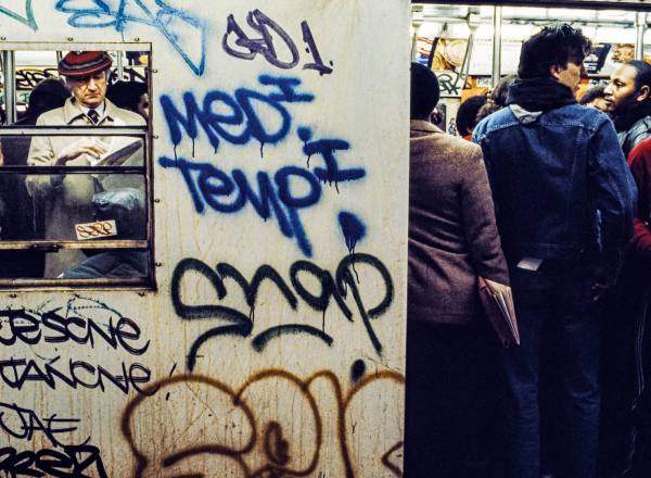 ANOS 1980 - O metrô pichado de Nova York: a limpeza dos vagões ajudou a puxar uma locomotiva de respeito