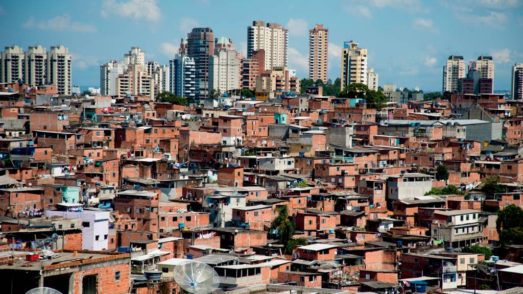 Brazil – Favelas in Paraisopolis slum PROBLEMA - Favela em São Paulo: Brasil é um dos países mais desiguais do mundo