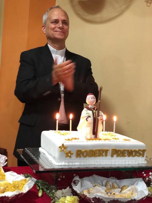 Robert Prevost, agora papa Leão XIV, em comemoração pelo seu aniversário. -