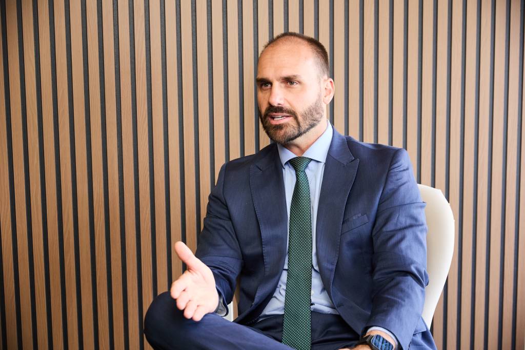 Líder do PT vai ao STF contra ‘liderança fantasma’ de Eduardo na Câmara