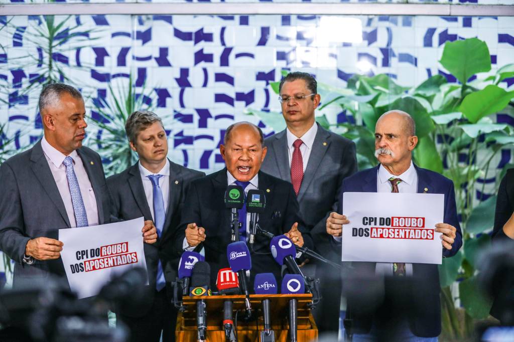 POL385459.JPG INVESTIGAÇÃO - Oposição: deputados colheram assinaturas suficientes para instalar uma CPI