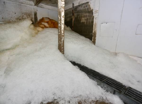 Gelo da fábrica interditada na Cidade de Deus: em fevereiro, análise identificou contaminação