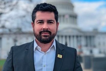 Caso do golpe: notificação de Paulo Figueiredo nos EUA avança no STF